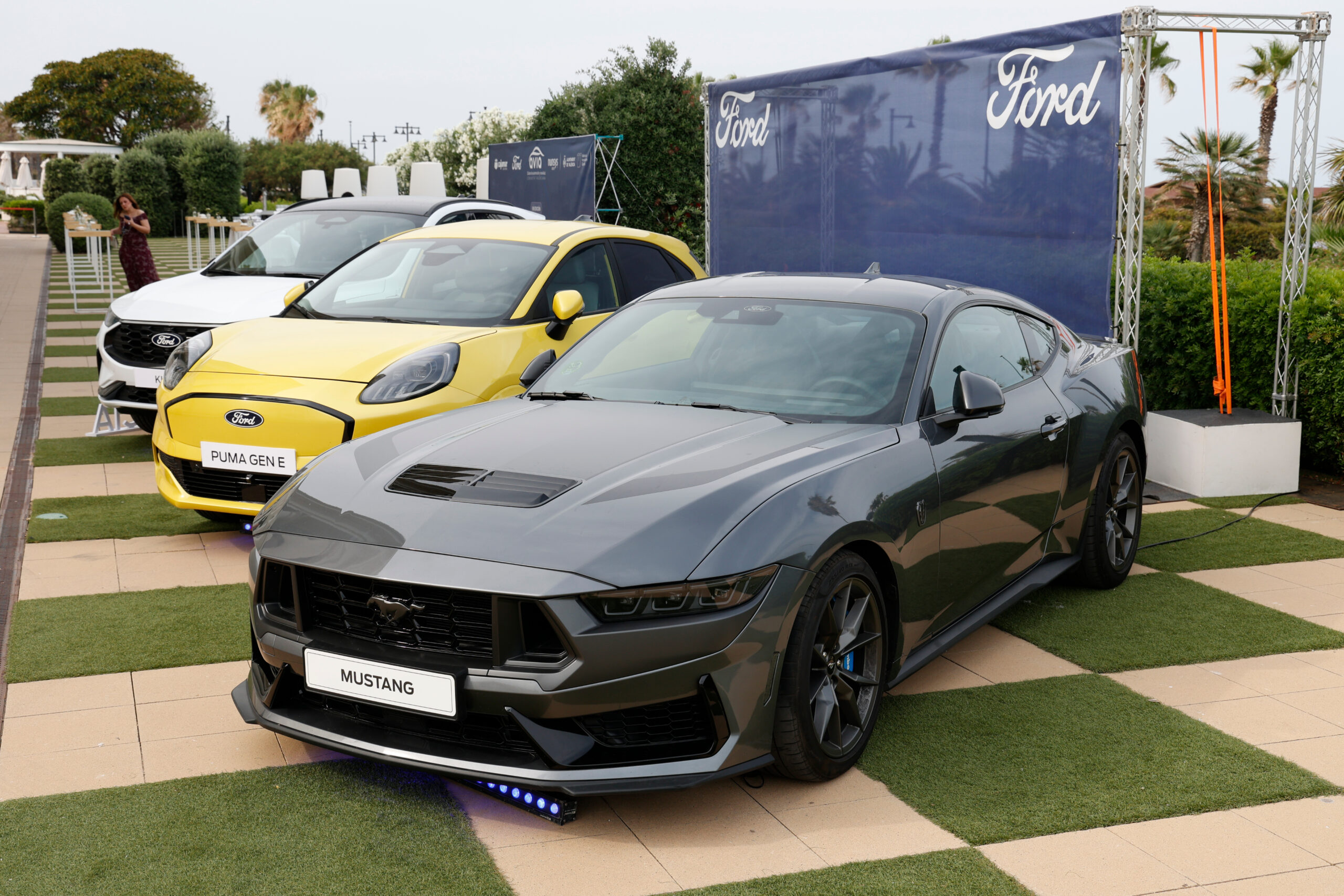 Coche deportivo noche automoción